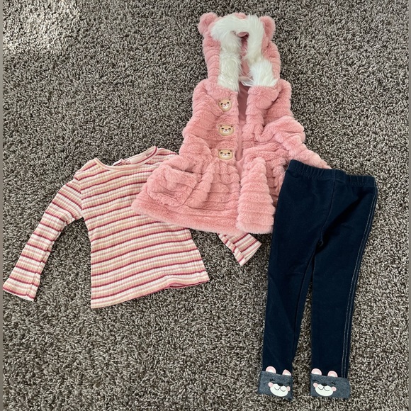 Adorable 3 piece set. So soft!! Little lass size 24 months EUC - Picture 1 of 4